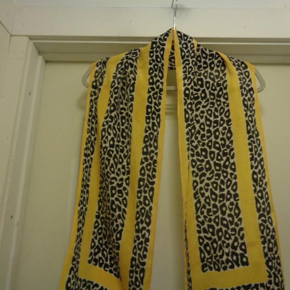 TRENDING RETRO YELLOW CHEETAH SILK SCARF